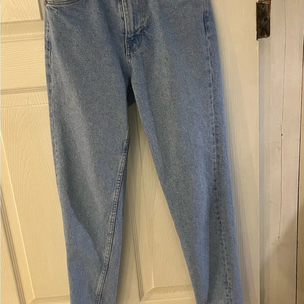2/$20 - Zara Trafaluc High Rise , Straight Cut- Mom Jeans - 00 or 0 - XS - Picture 6 of 9